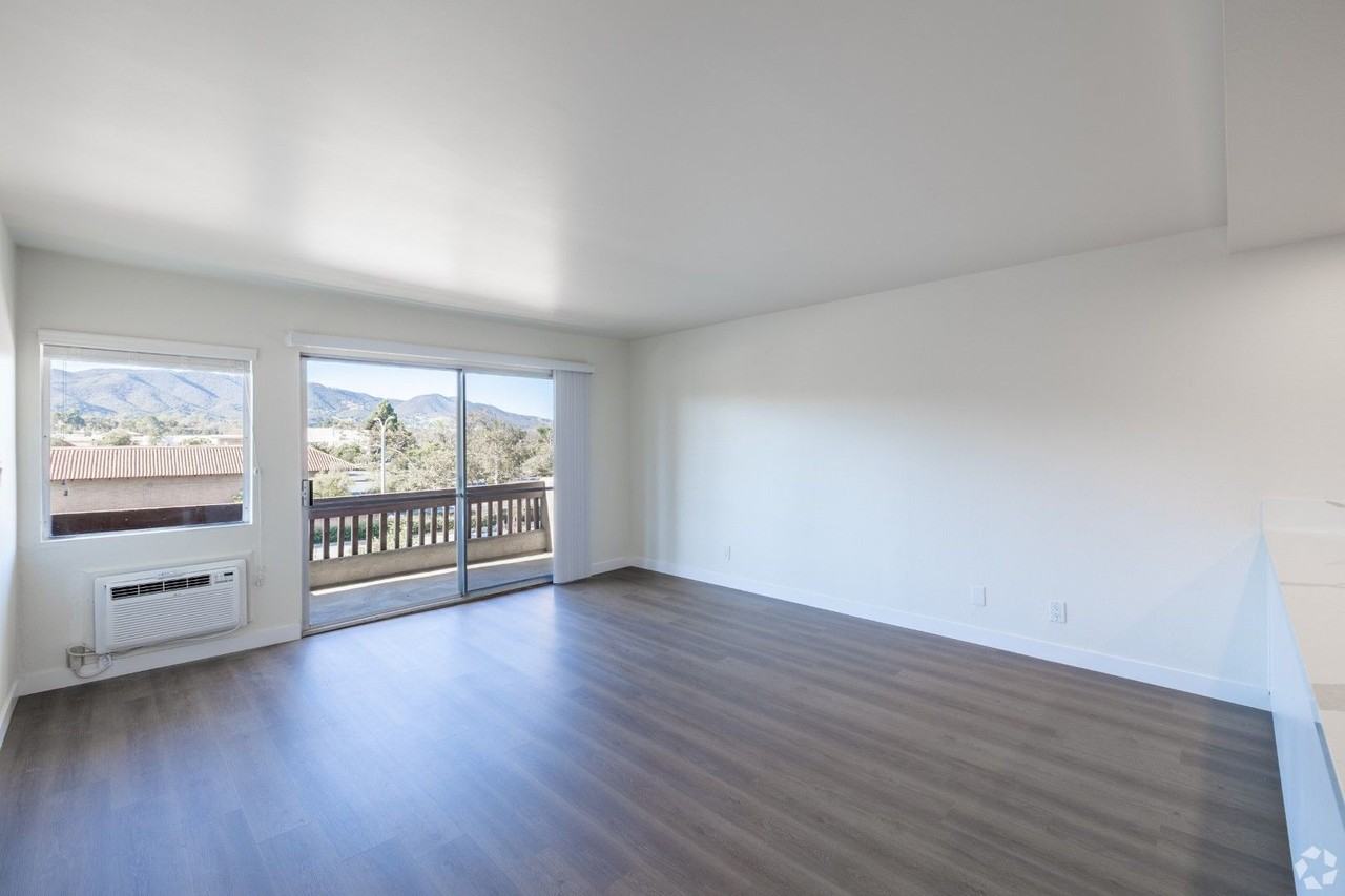 Enclave 693 - Photo 5 of 16