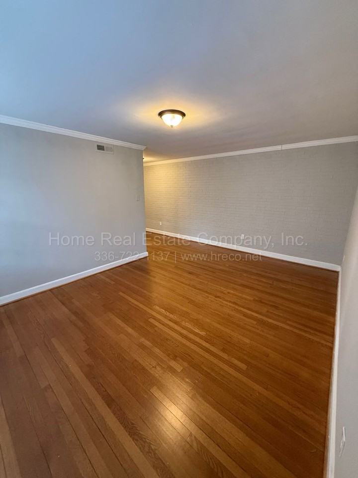 803 W End Blvd #A8 - Photo 2 of 6