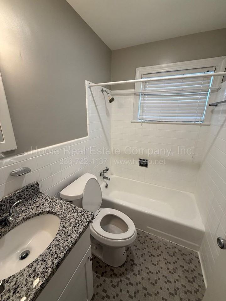 803 W End Blvd #A8 - Photo 3 of 6