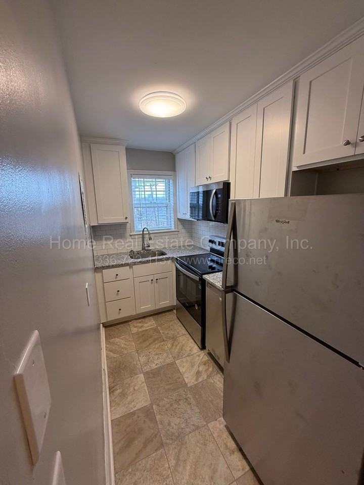 803 W End Blvd #A8 - Photo 4 of 6