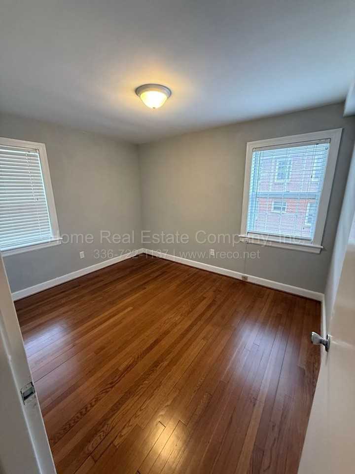 803 W End Blvd #A8 - Photo 5 of 6