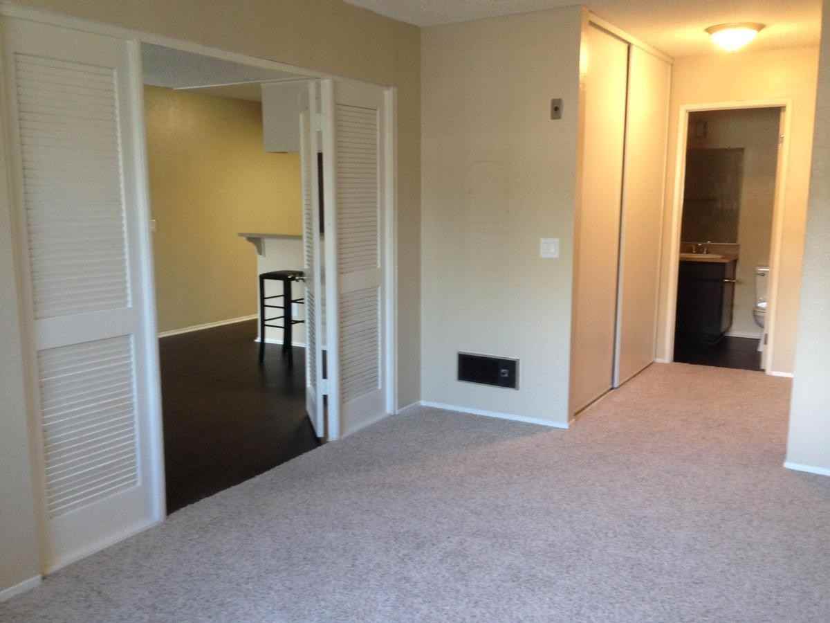 3262 College Pl - Photo 2 of 7