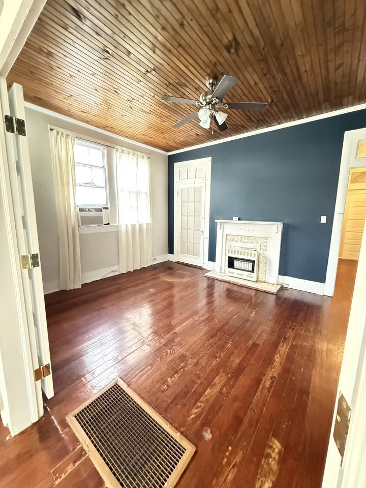 1135 Fern St #B - Photo 7 of 24