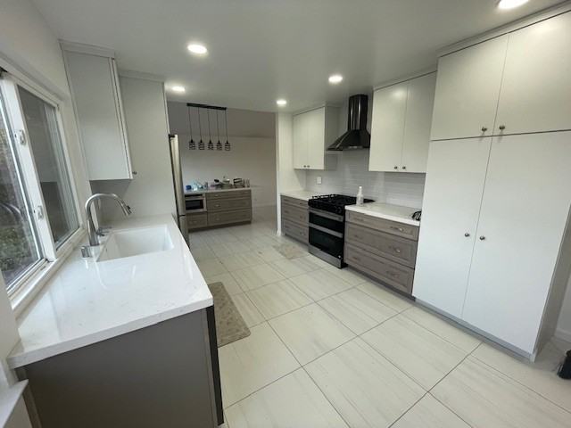 13161 Shalimar Pl #1 - Photo 3 of 27