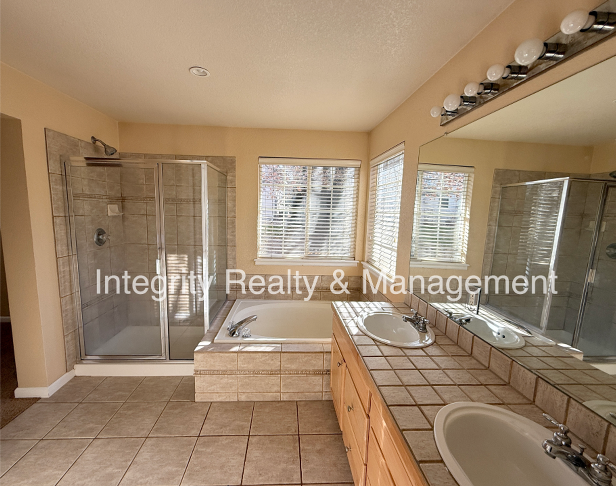 12664 E Harvard Cir - Photo 7 of 16