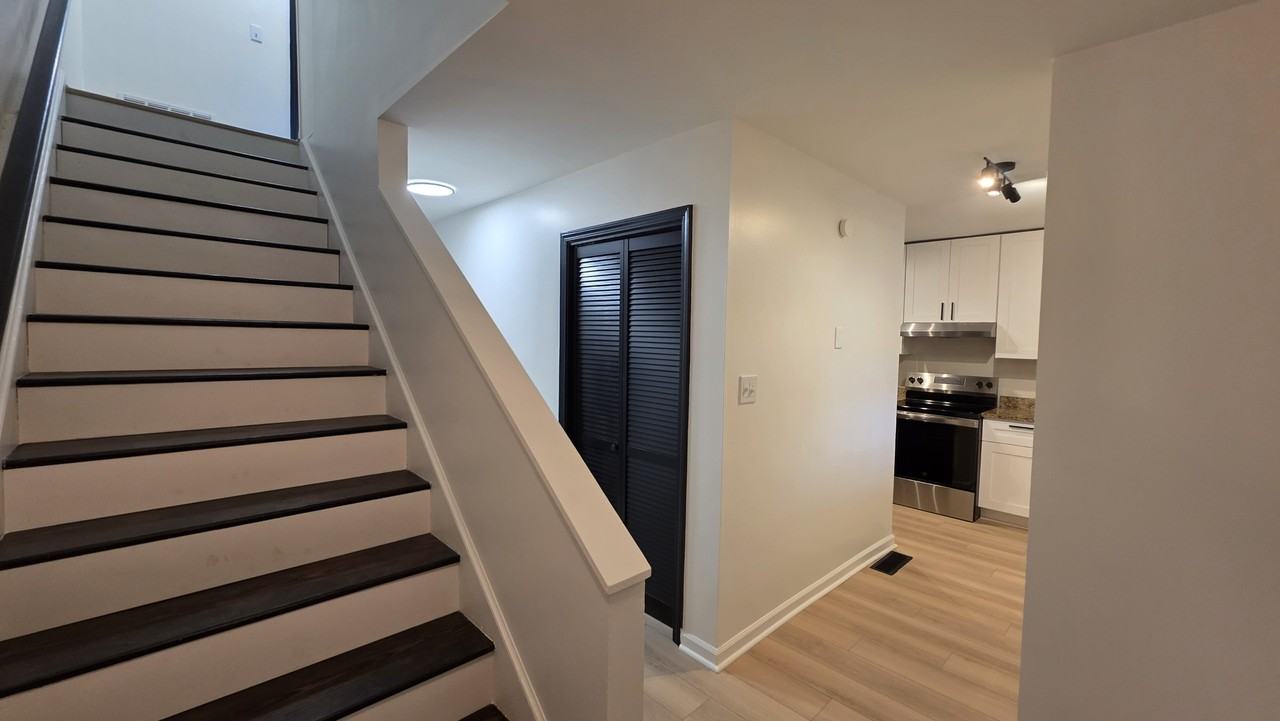 1545 Springwood Dr Se #B - Photo 3 of 13