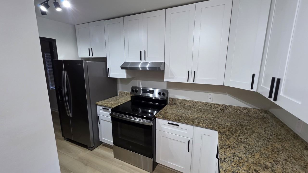 1545 Springwood Dr Se #B - Photo 4 of 13