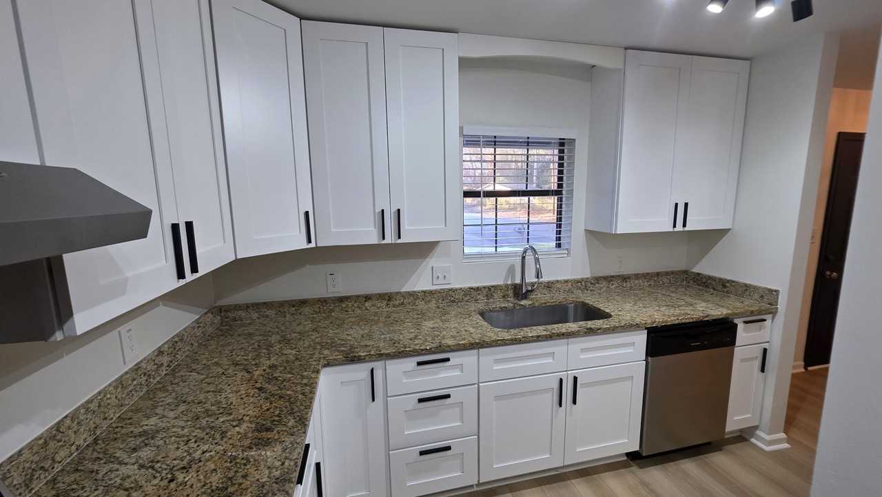 1545 Springwood Dr Se #B - Photo 5 of 13