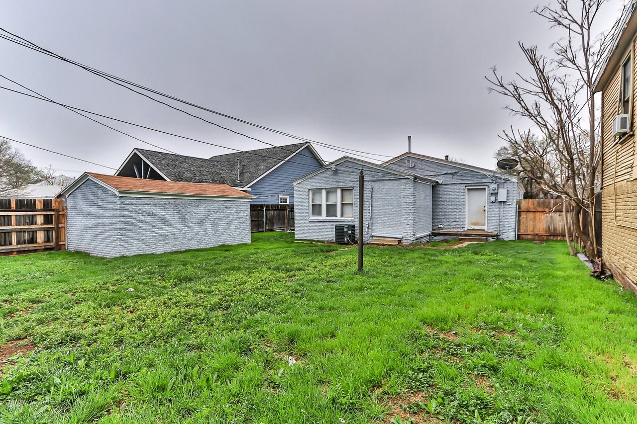 2310 15th St - Photo 5 of 35