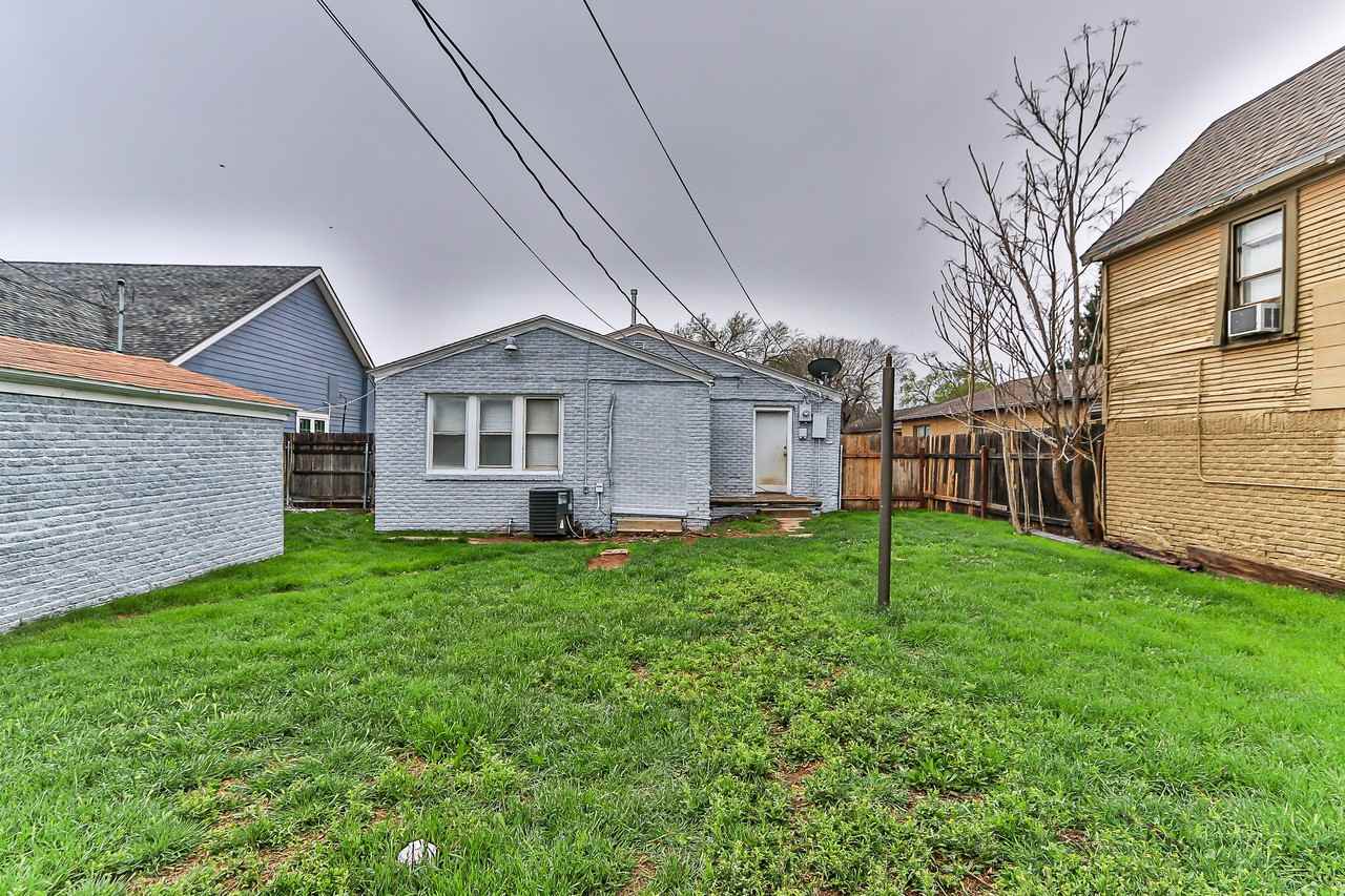 2310 15th St - Photo 6 of 35