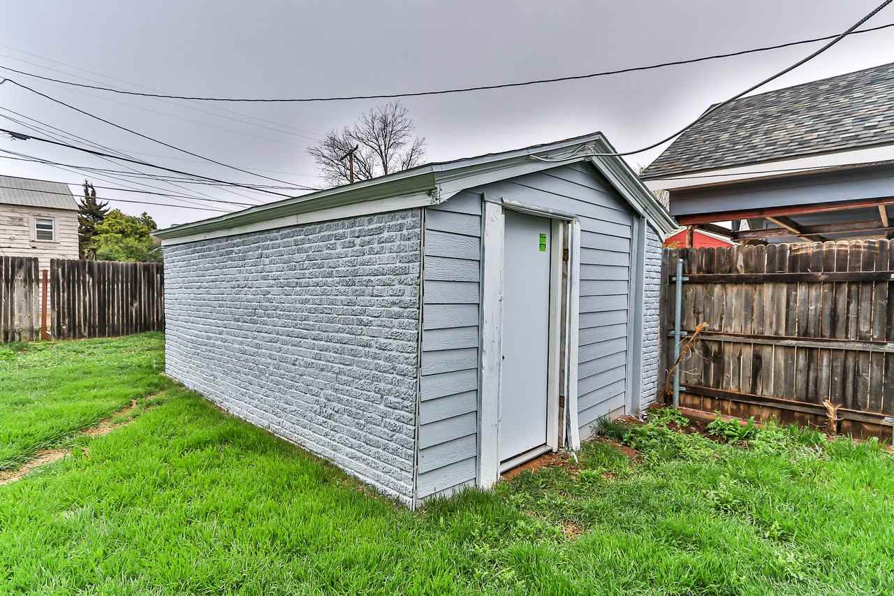 2310 15th St - Photo 7 of 35