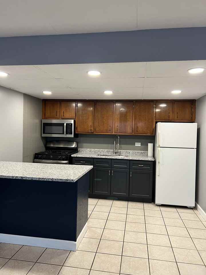 2S670 Illinois Route 59 #E7 - Photo 5 of 13