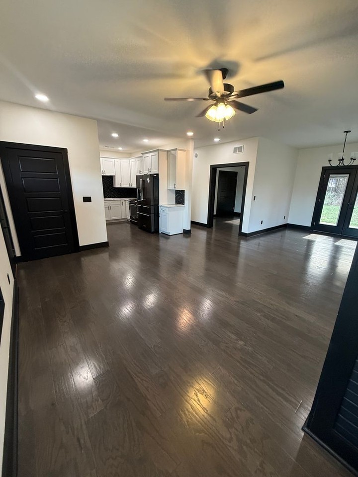 2721 Cedrus Ave - Photo 3 of 25