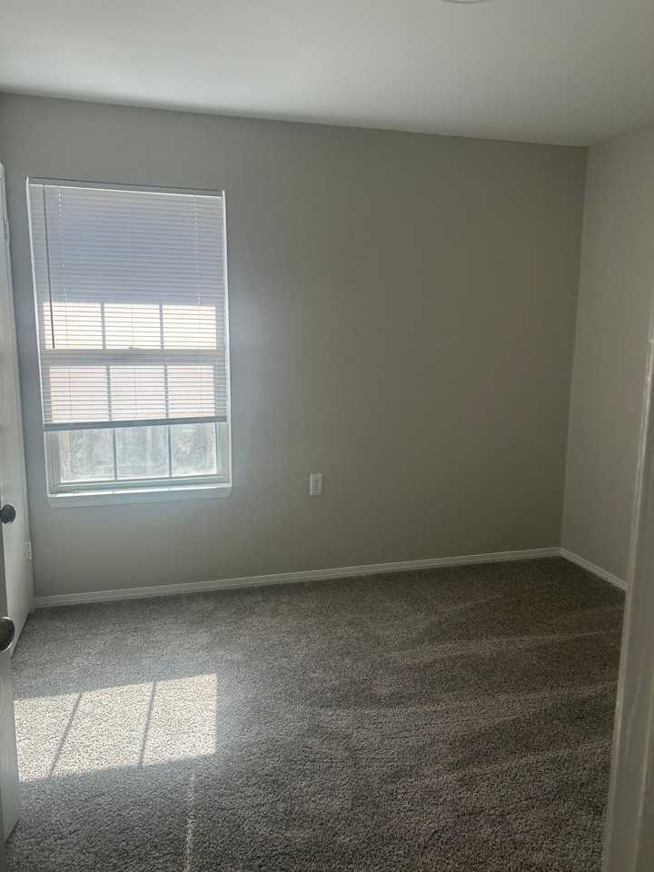 Oak Tree & Hamiltonian Apartments - Photo 2 of 15