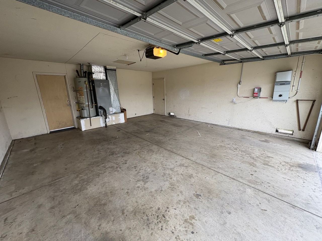 1195 Santa Cruz Ave - Photo 2 of 31