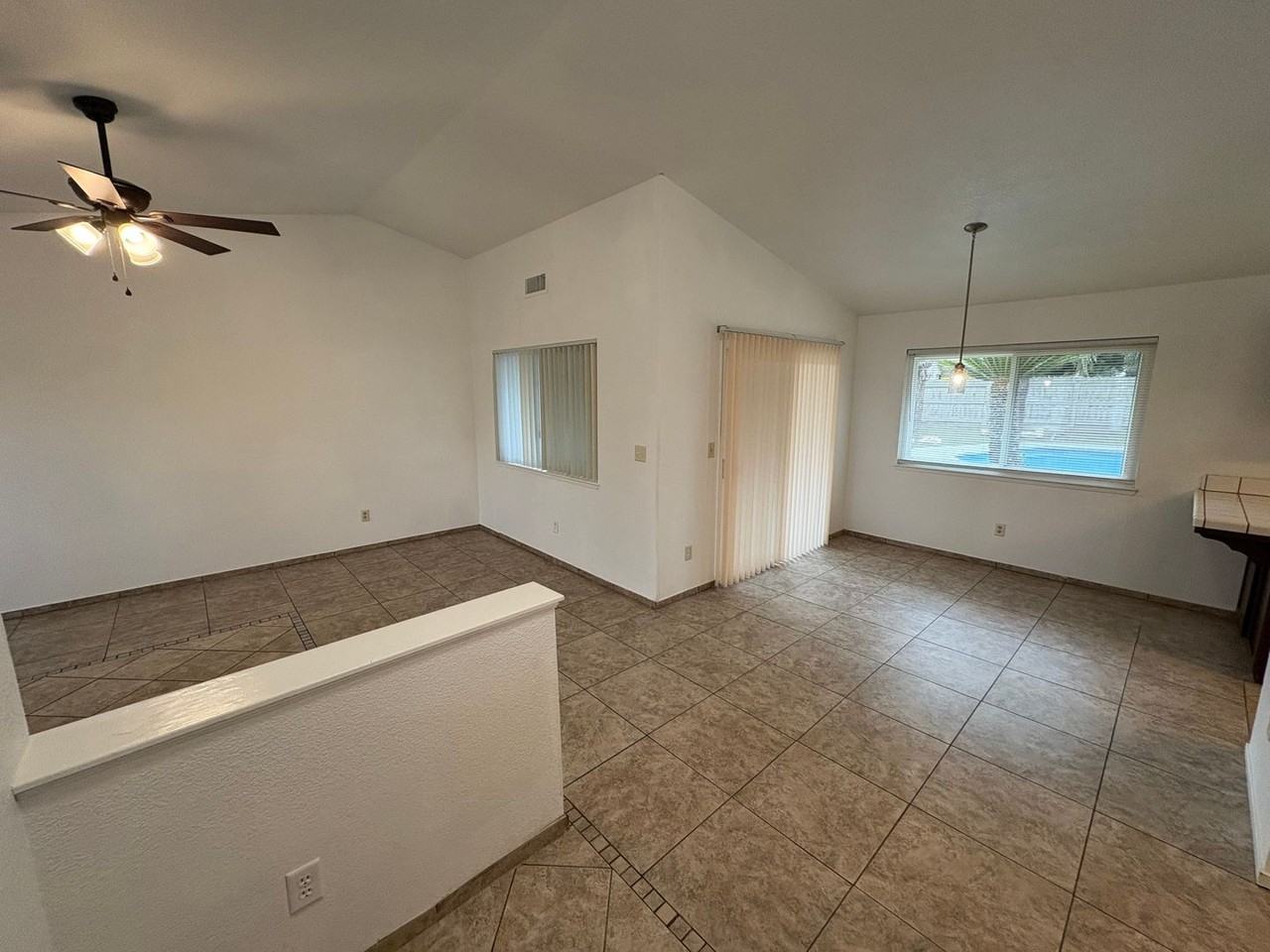 1195 Santa Cruz Ave - Photo 4 of 31