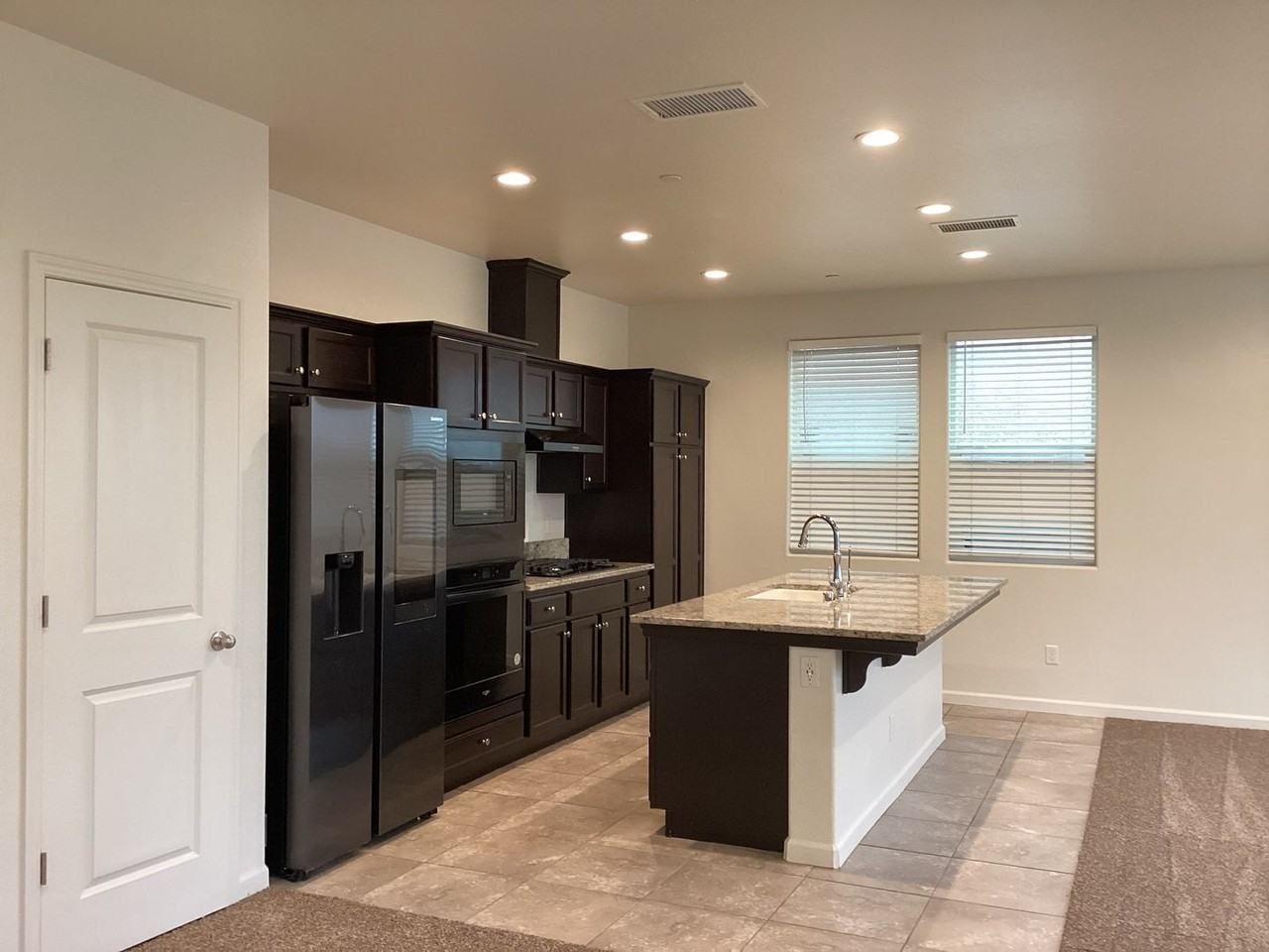 6319 E Creek View Ln - Photo 3 of 33