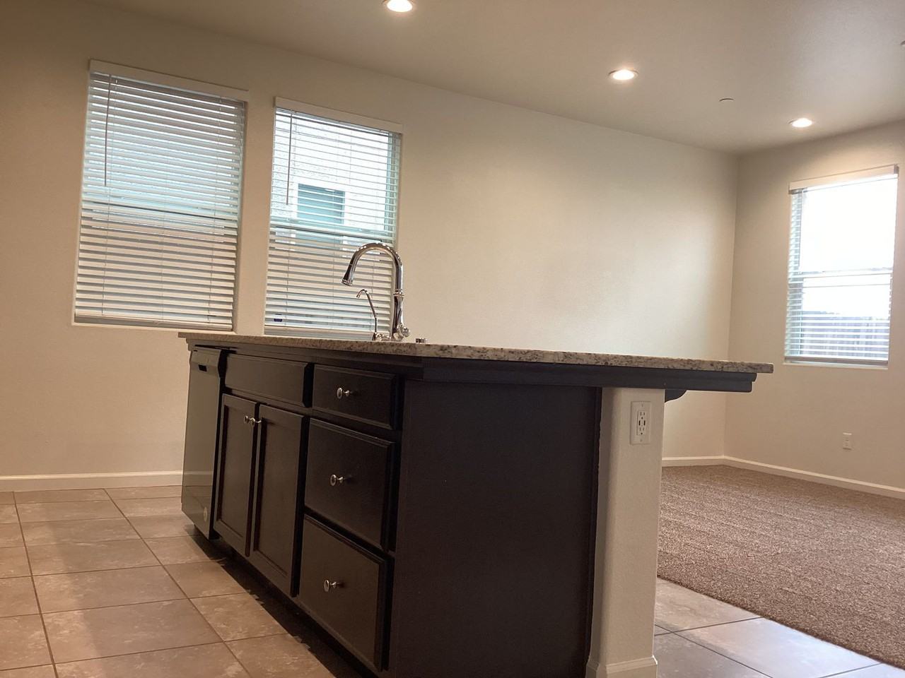 6319 E Creek View Ln - Photo 7 of 33