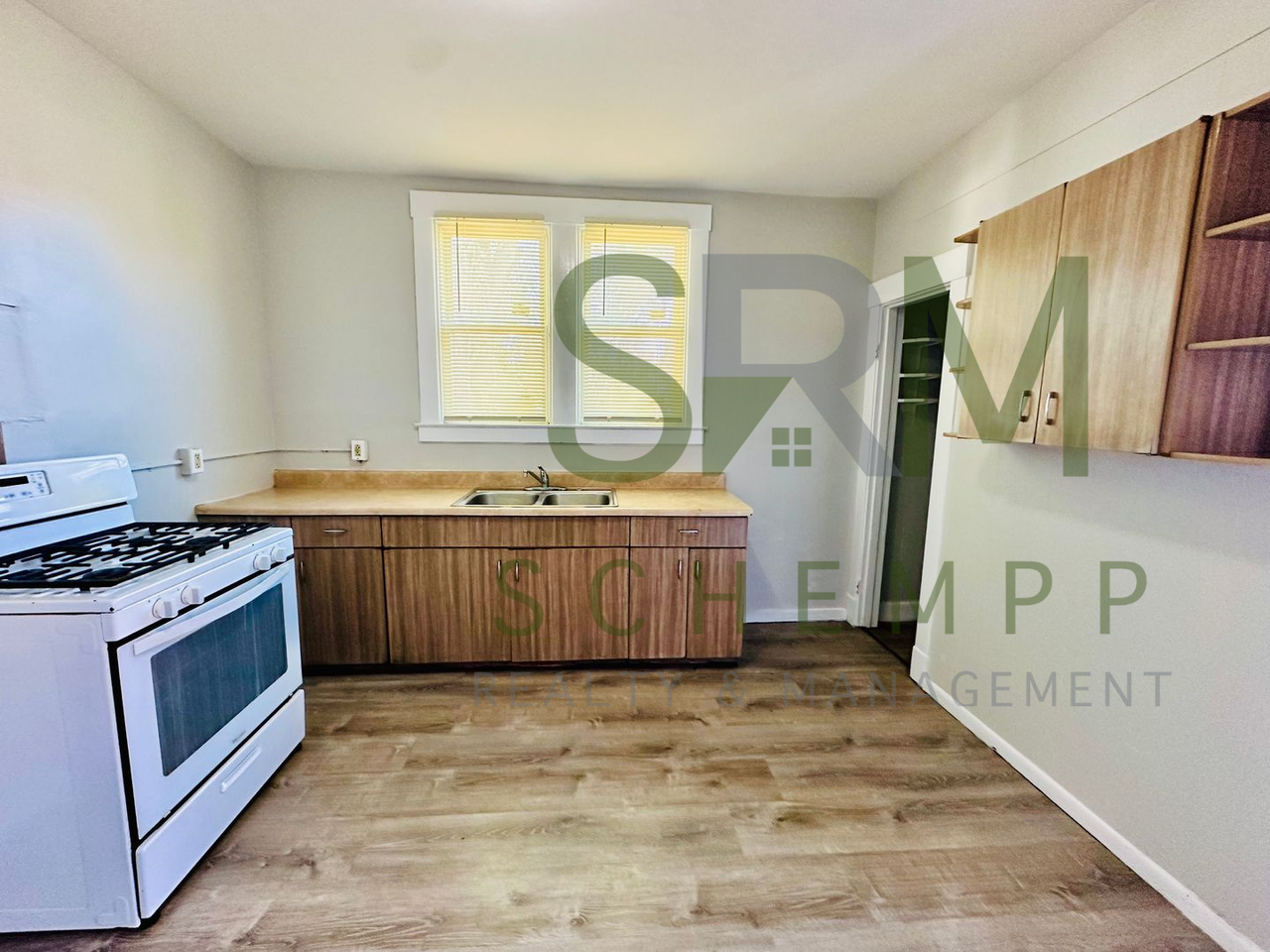 725 Iowa Ave - Photo 4 of 13