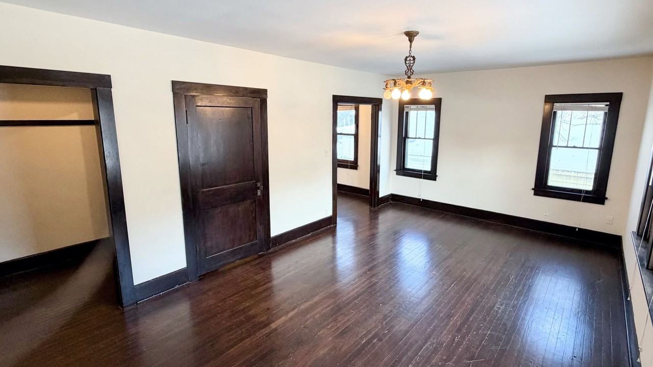 115 Bedford Street SE - Photo 3 of 24