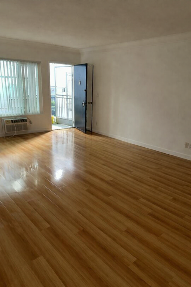 1432 N. Fairfax Ave - Photo 3 of 13