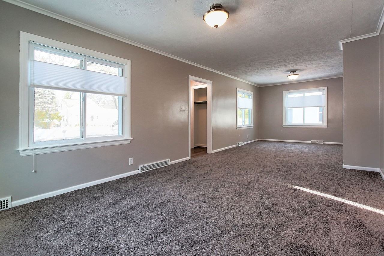 96 Vanderveen Ave - Photo 3 of 27