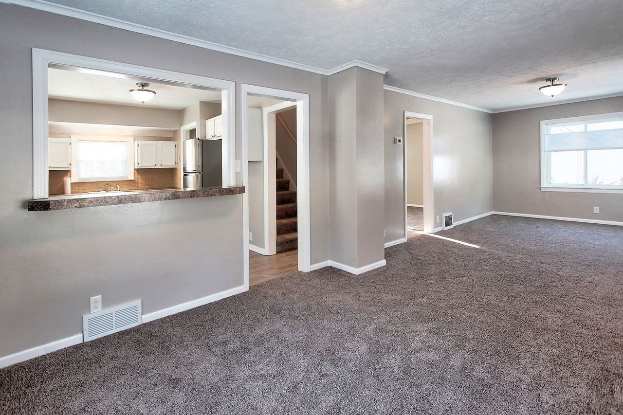 96 Vanderveen Ave - Photo 5 of 27