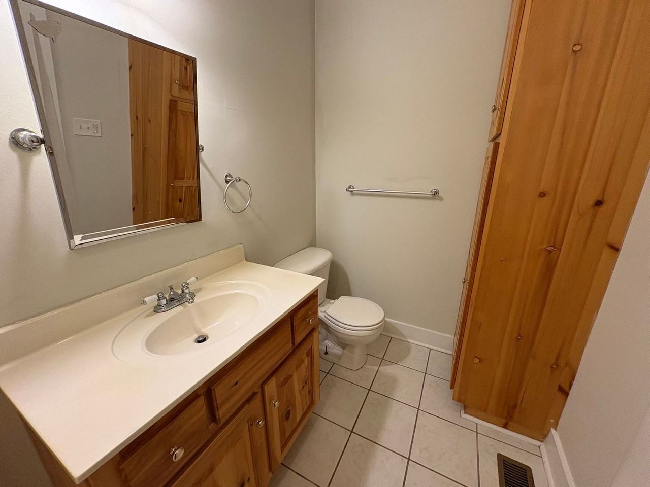 229 S Rocksprings St - Photo 6 of 9