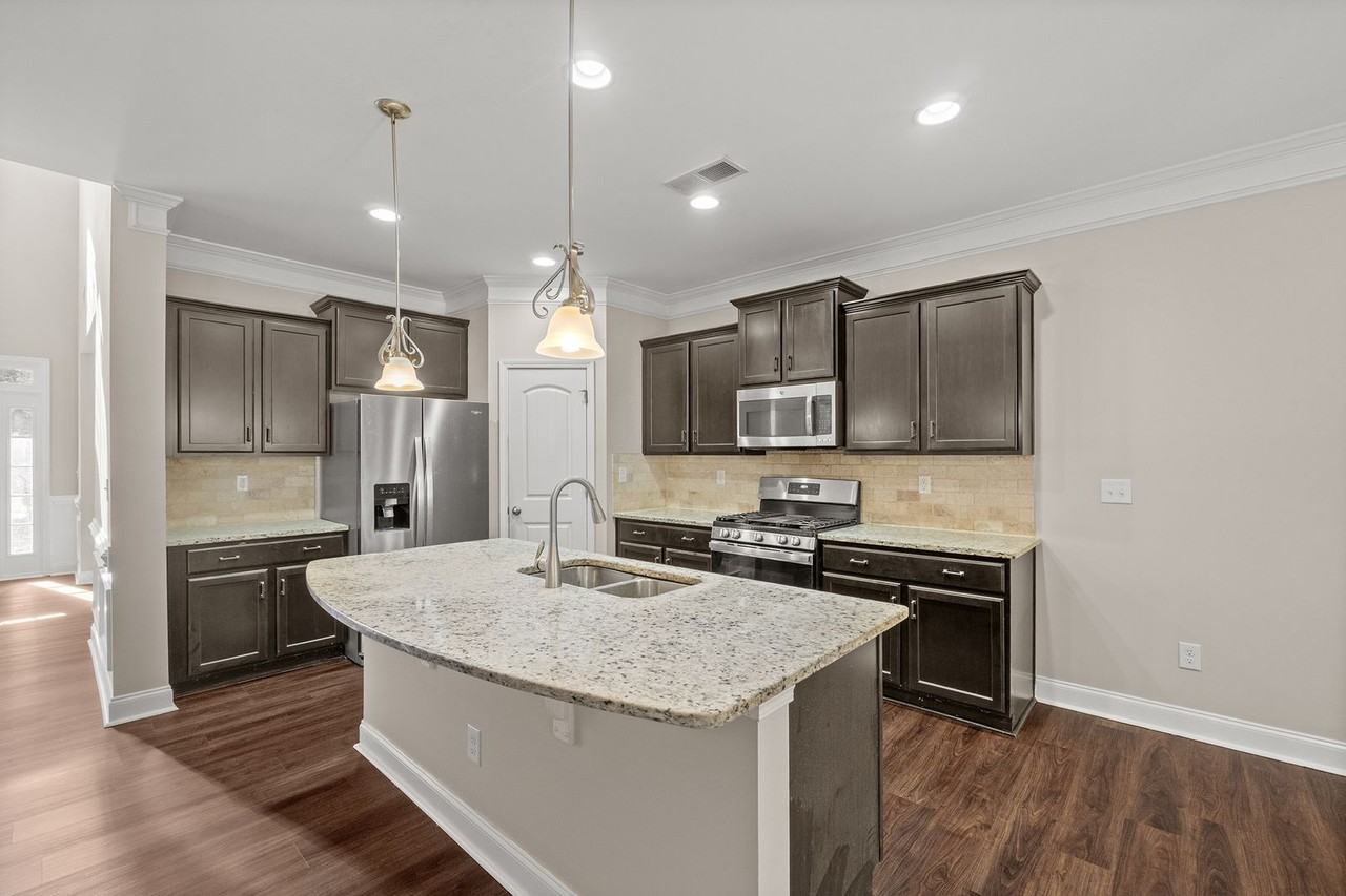 9230 Inverness Bay Rd - Photo 6 of 37