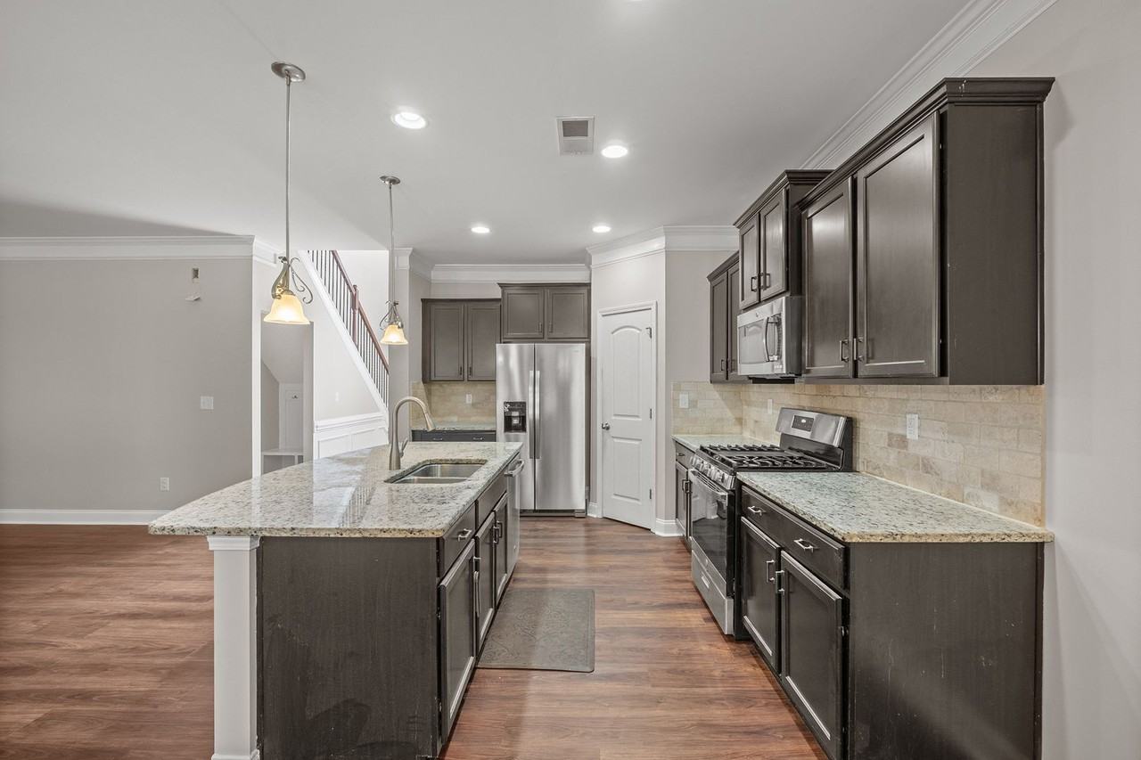 9230 Inverness Bay Rd - Photo 7 of 37