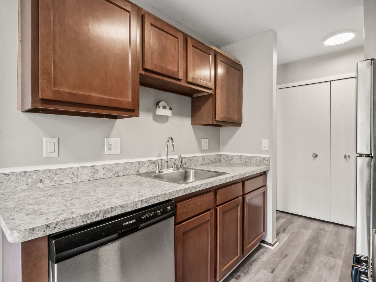 Glenwood Apartments - Photo 2 of 26