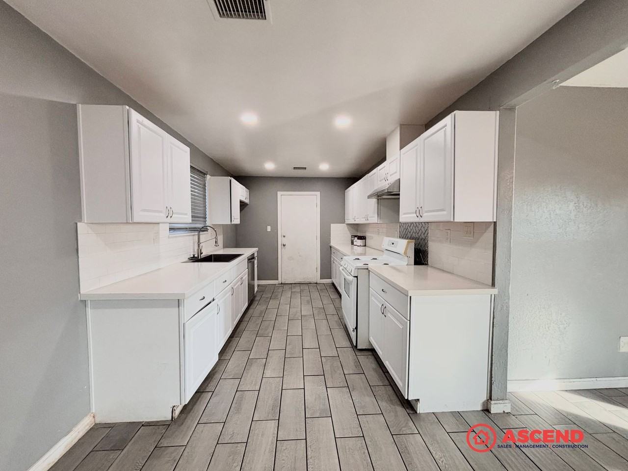 5000 Monterey St - Photo 6 of 11