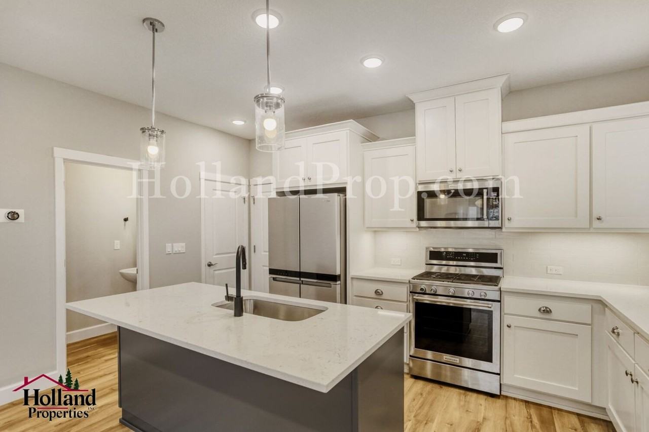 8042 Se Blanton St - Photo 5 of 19