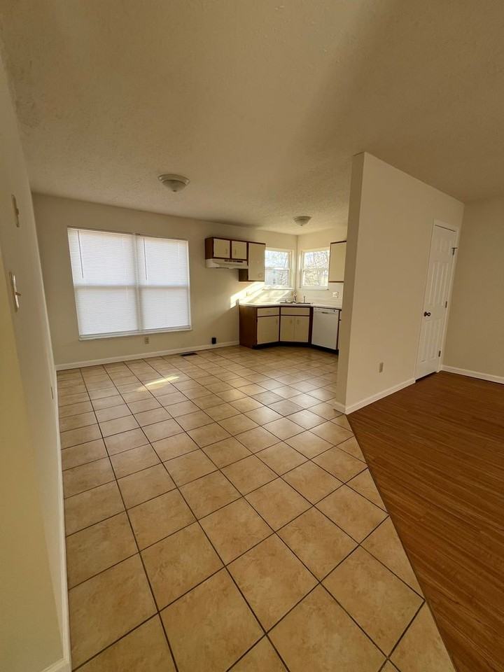 602 Bristol Ct - Photo 6 of 29