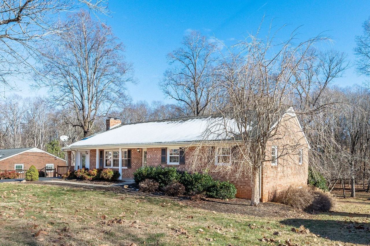 441 Windingway Rd - Photo 3 of 47