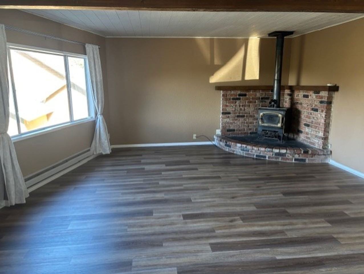 PMC033- 2028 LINDEN DR - Photo 4 of 19