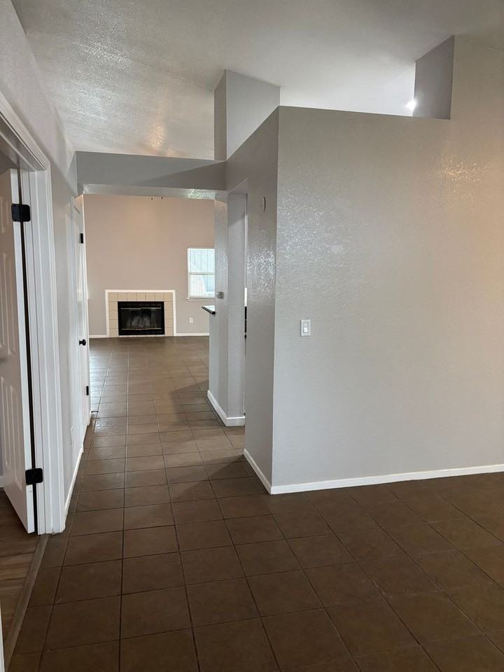 1950 White Oak Dr - Photo 4 of 17