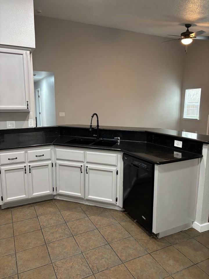 1950 White Oak Dr - Photo 3 of 17