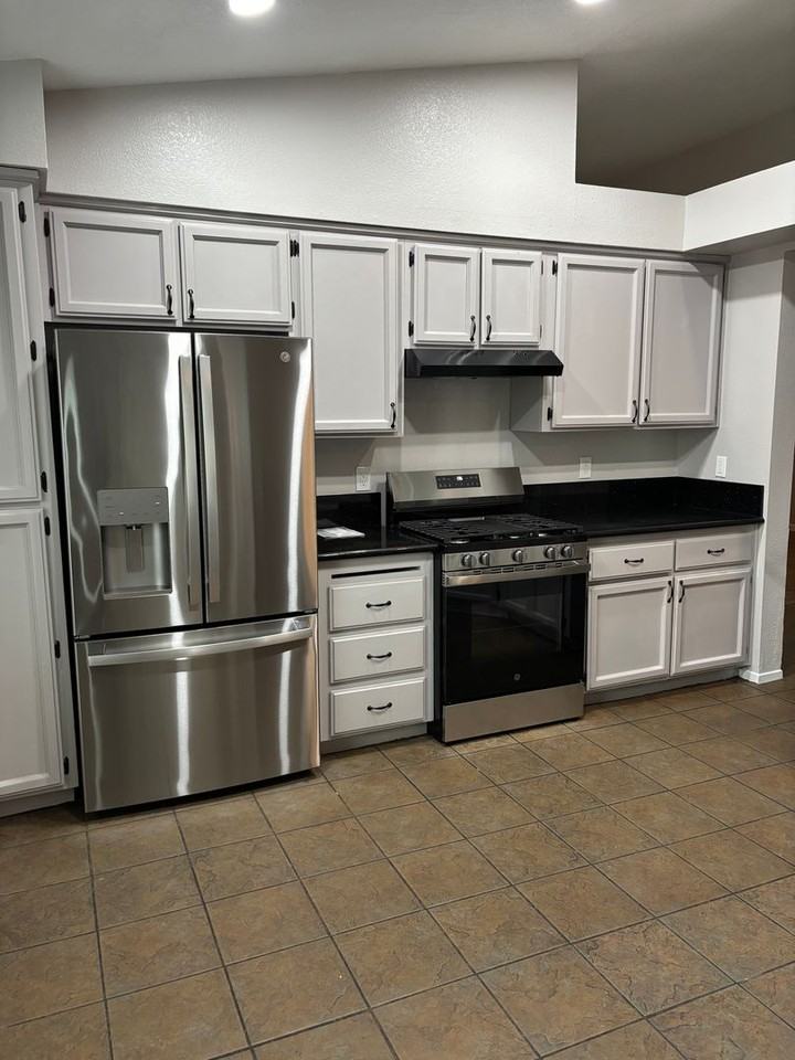 1950 White Oak Dr - Photo 6 of 17