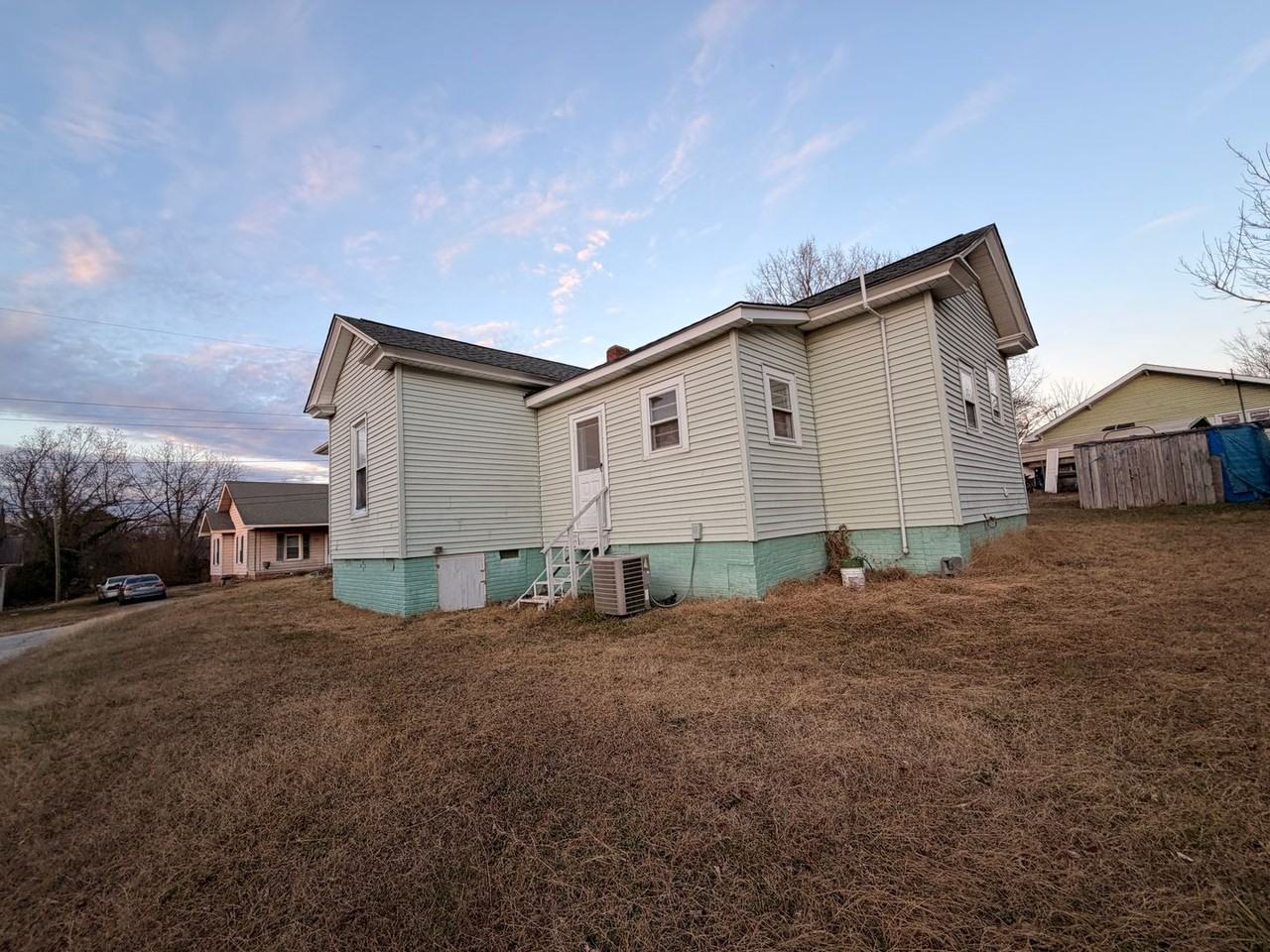 403 Amazon St - Photo 5 of 33