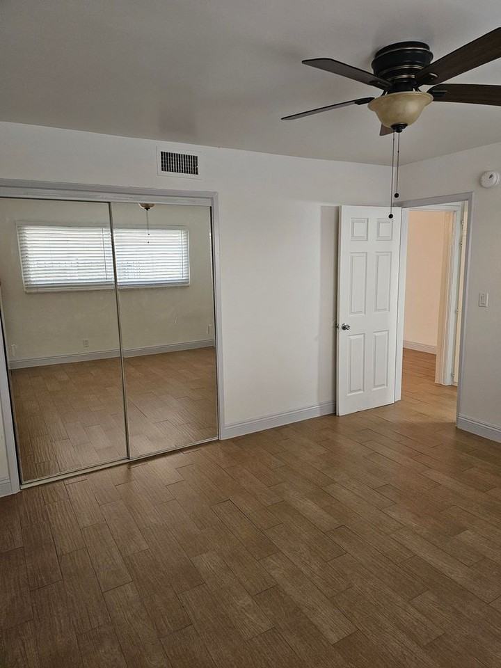 3216 W 99th St - Photo 3 of 14