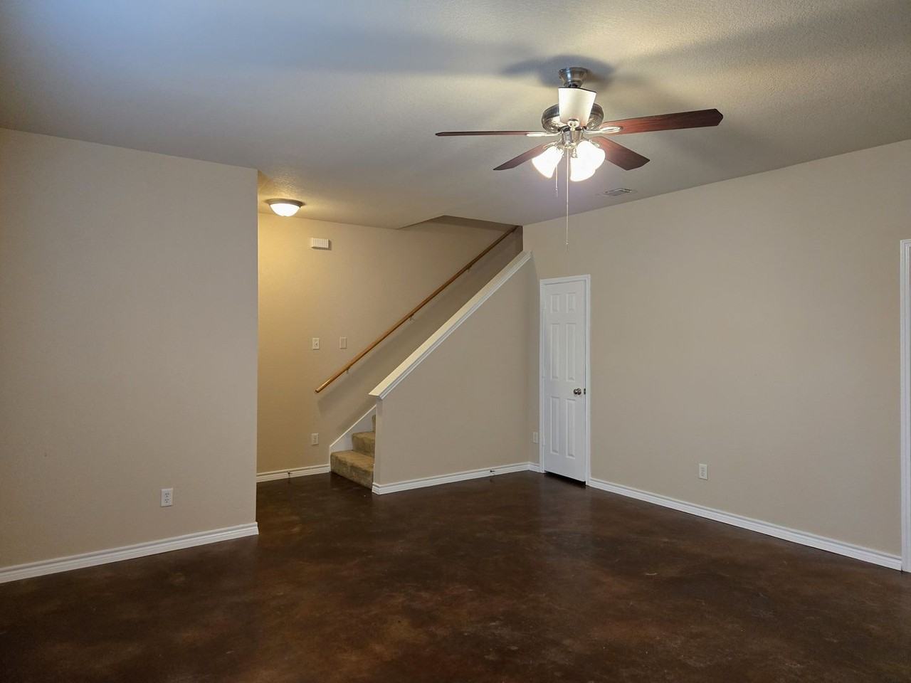 112 Bentwood Dr - Photo 3 of 16