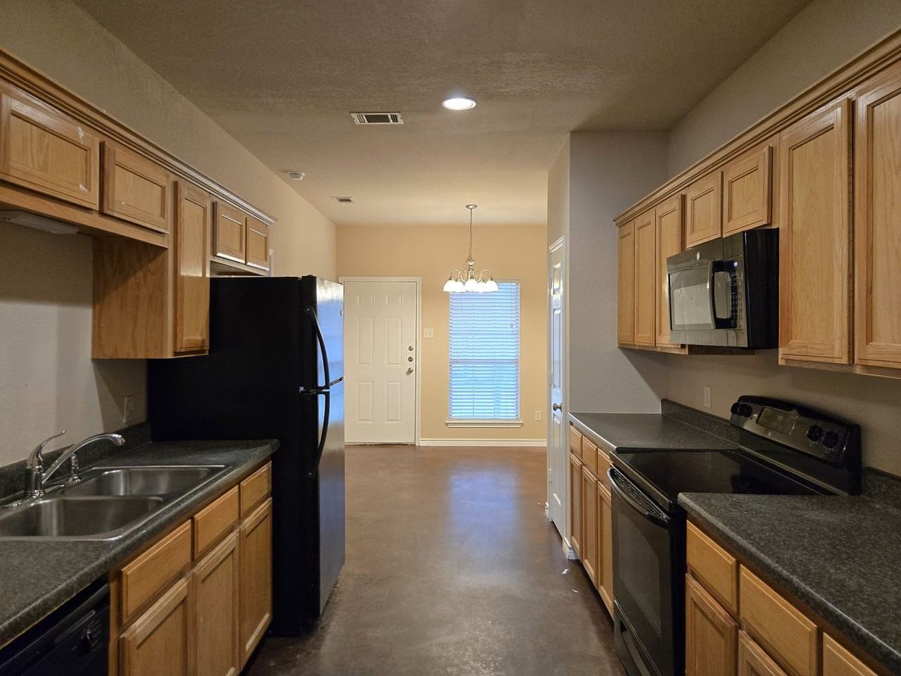 112 Bentwood Dr - Photo 5 of 16