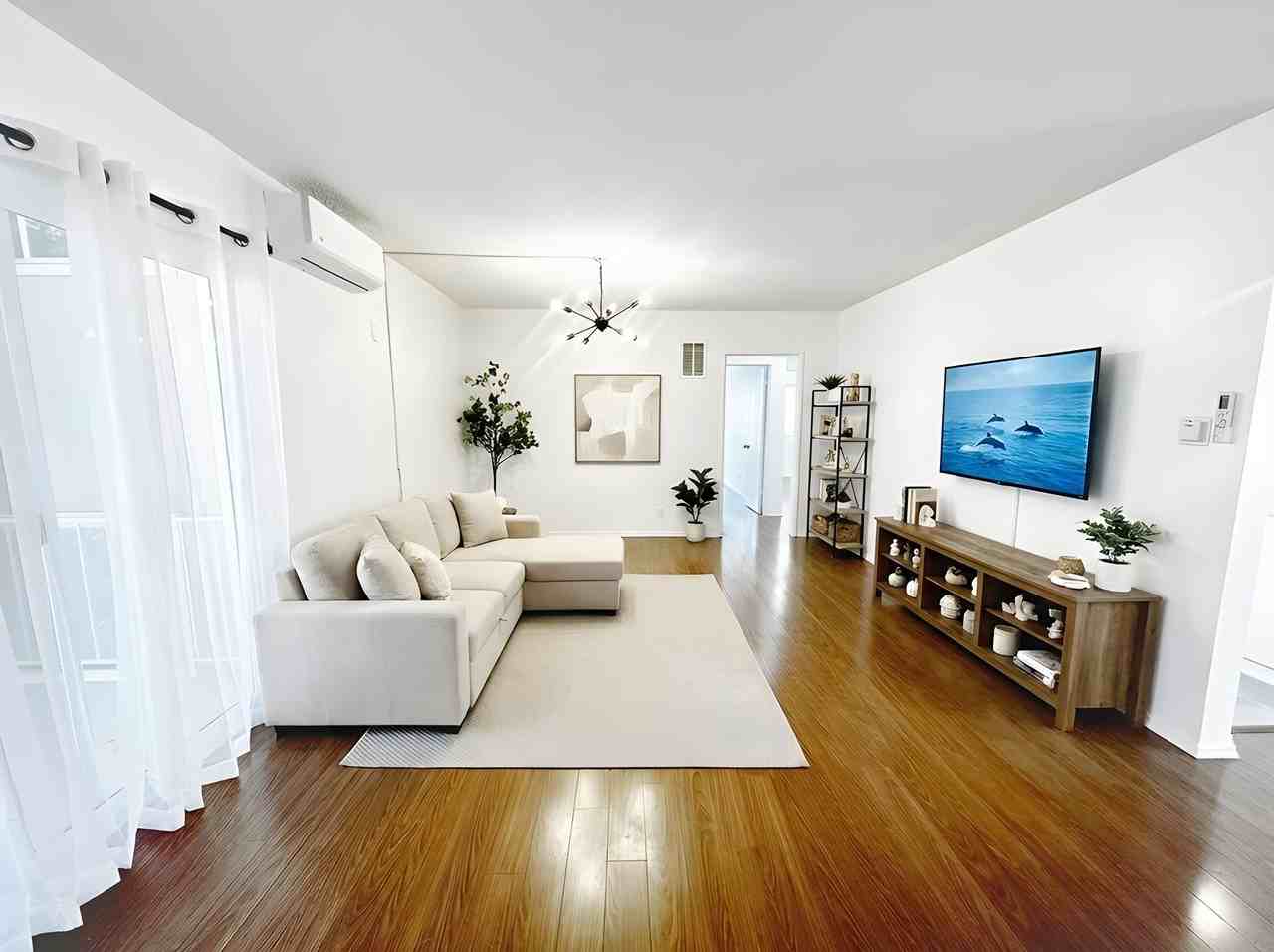 445 E Magnolia Blvd - Photo 4 of 15