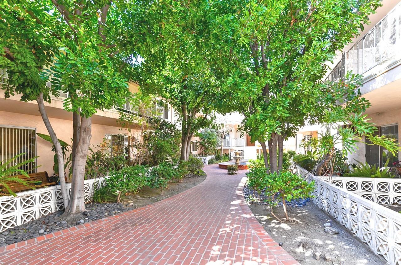 445 E Magnolia Blvd - Photo 7 of 10