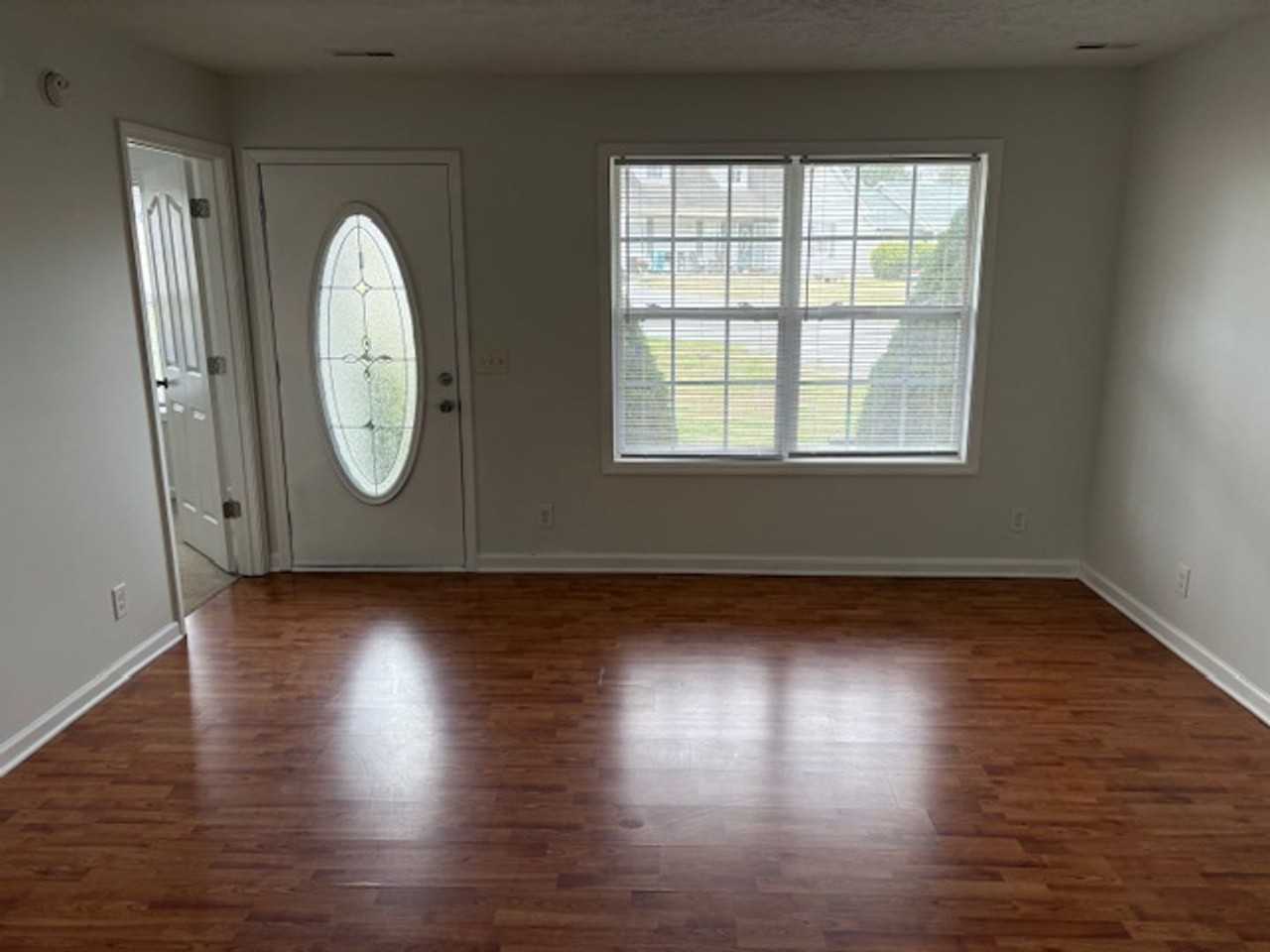 122 Stonefield Cir - Photo 2 of 15