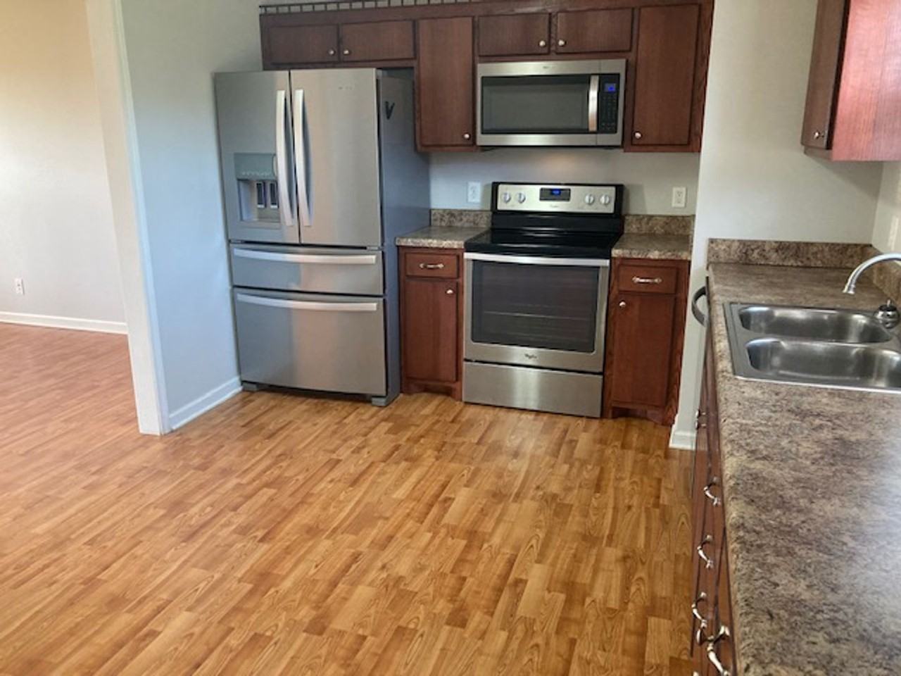 122 Stonefield Cir - Photo 5 of 15