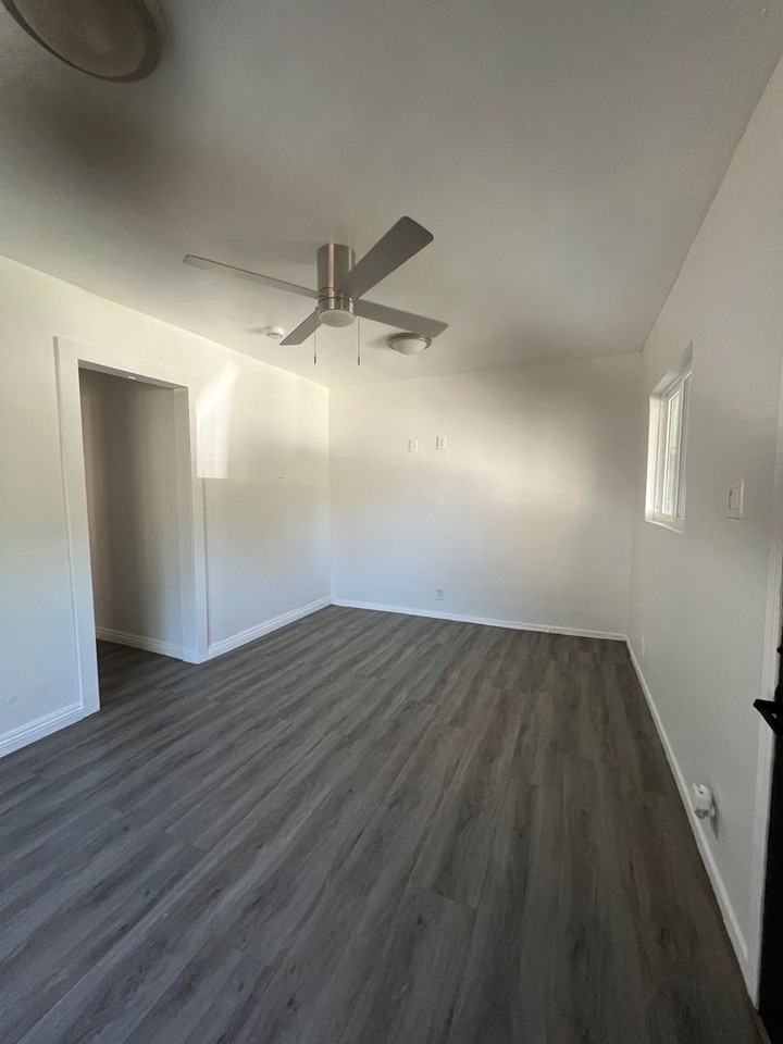 3210 Division St - Photo 3 of 7