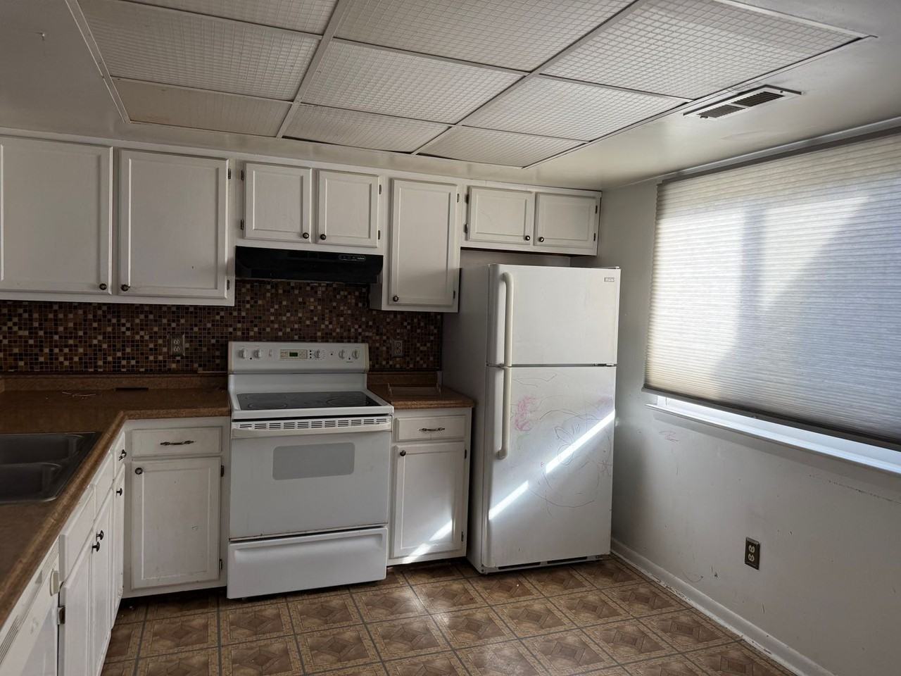 3775 Chimney Creek Dr - Photo 2 of 9