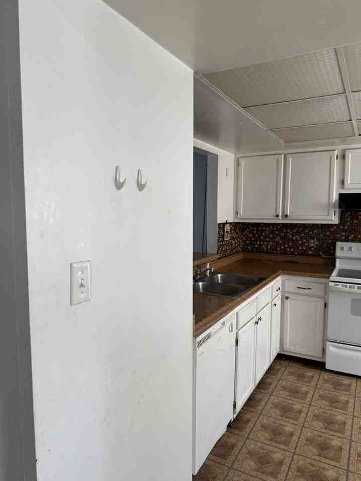 3775 Chimney Creek Dr - Photo 3 of 9